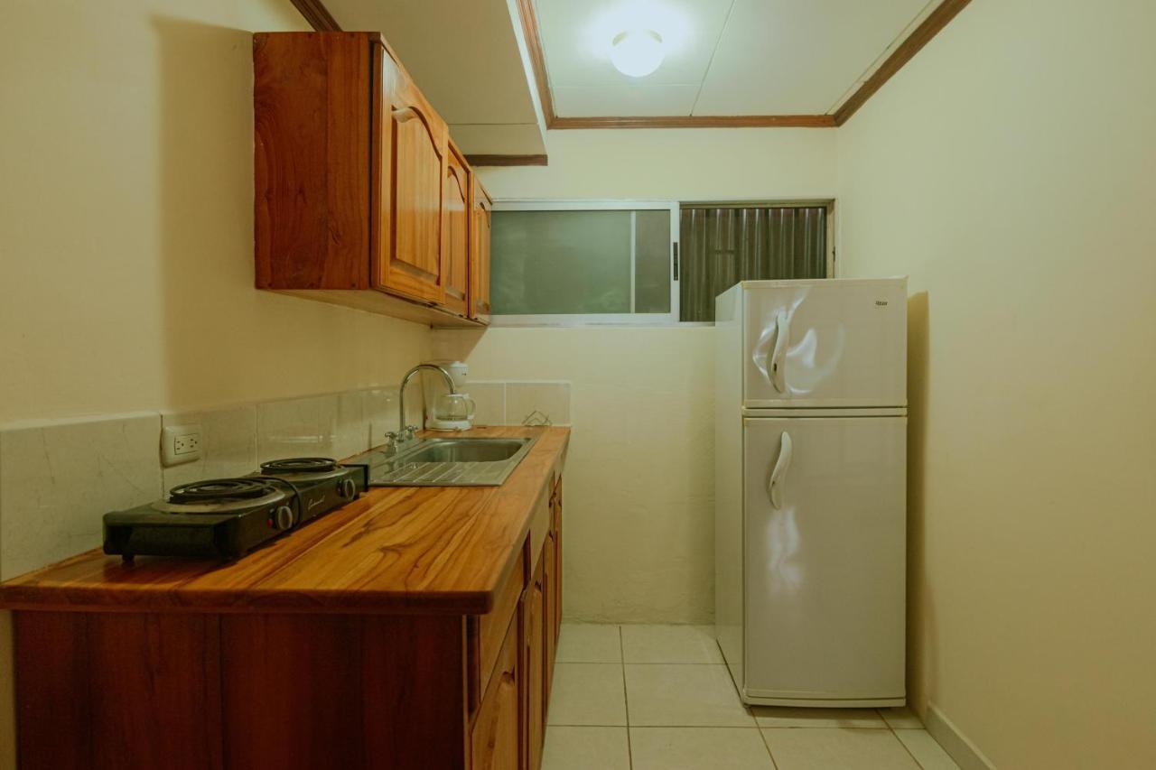 Quepos Inn エクステリア 写真