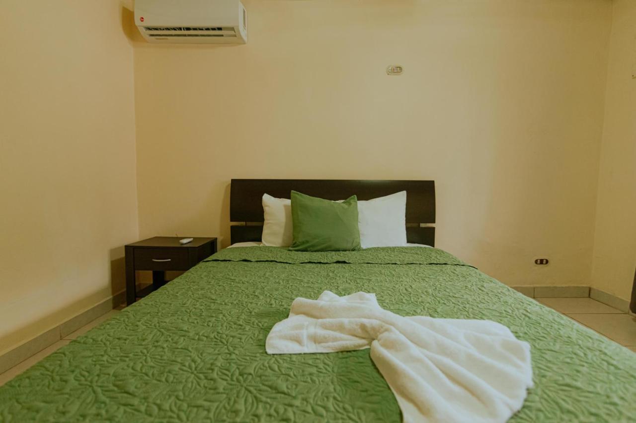 Quepos Inn エクステリア 写真