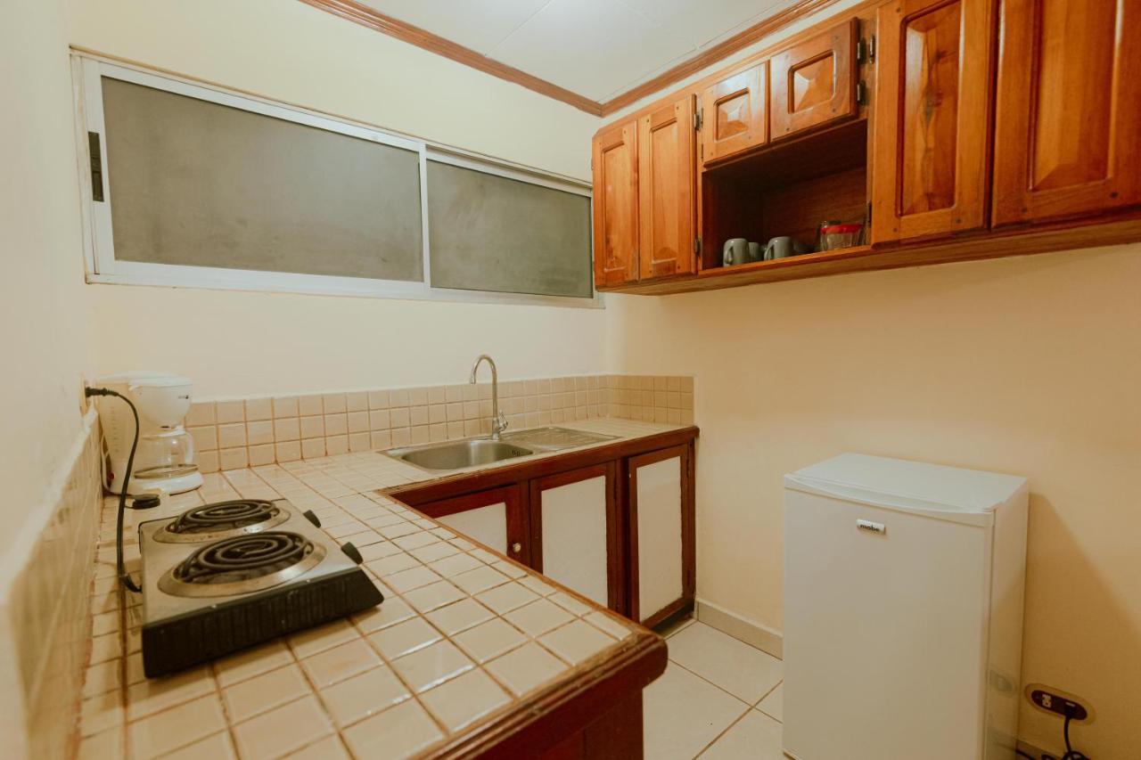 Quepos Inn エクステリア 写真