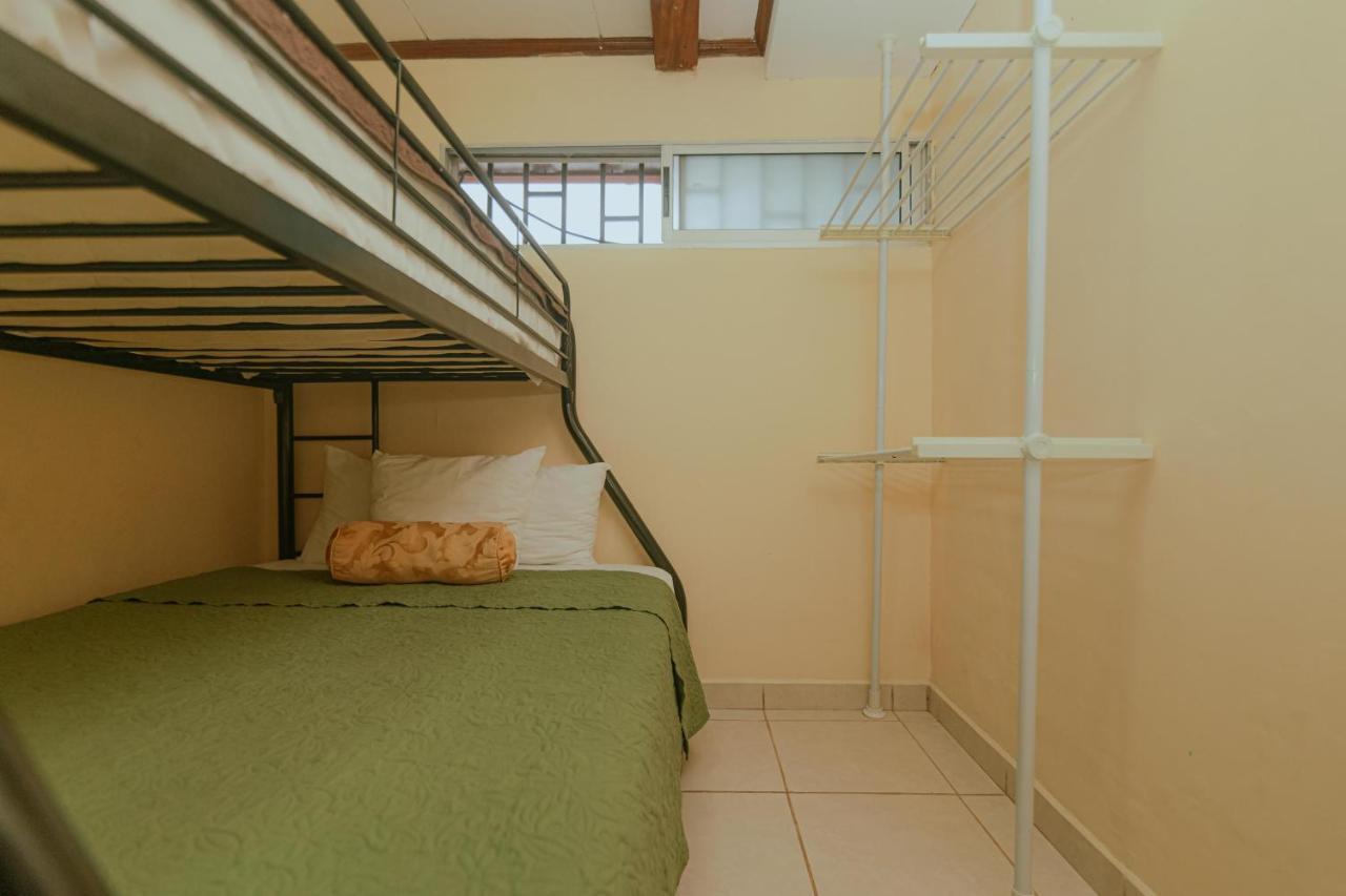 Quepos Inn エクステリア 写真