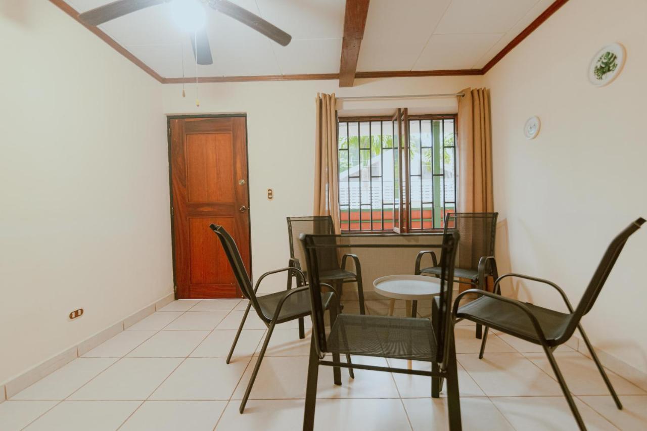 Quepos Inn エクステリア 写真