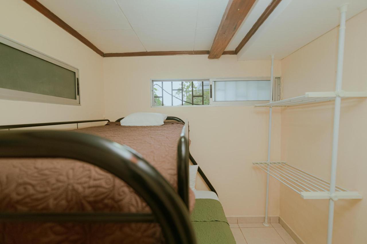 Quepos Inn エクステリア 写真
